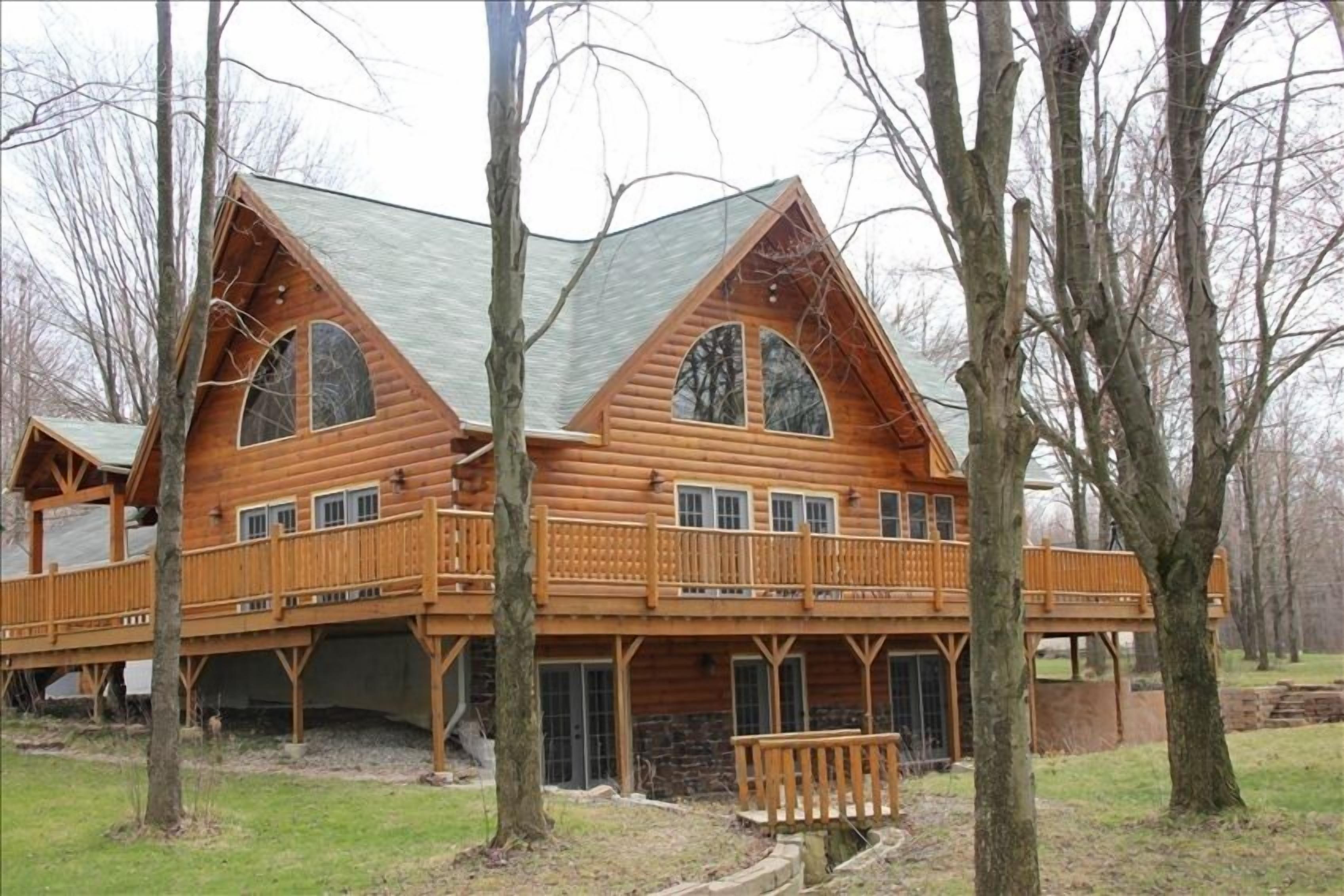 The Legacy Luxury Cabin- Lake Milton Sleeps 22, Hot Tub- 499 a night if 4 booked