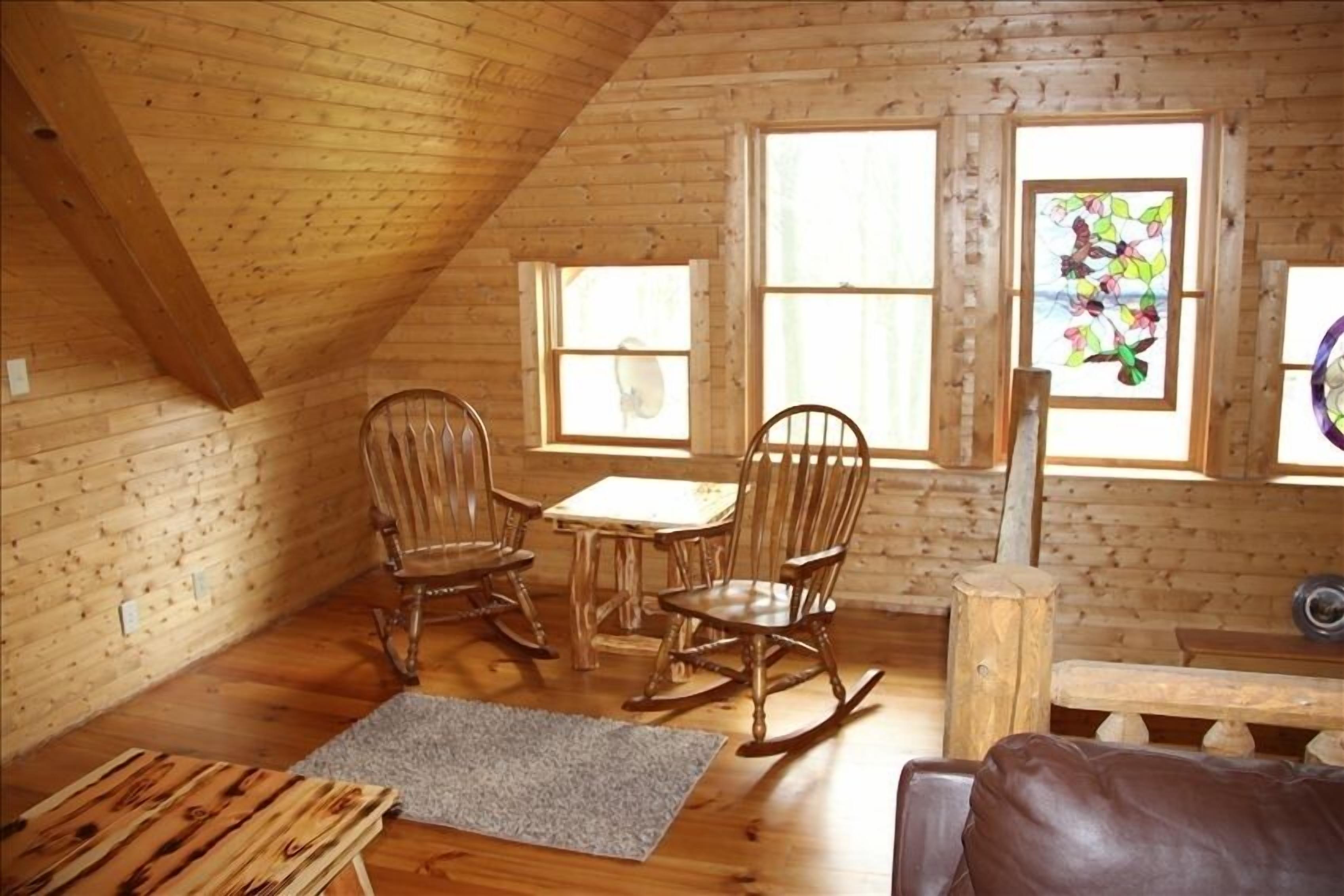 The Legacy Luxury Cabin- Lake Milton Sleeps 22, Hot Tub- 499 a night if 4 booked