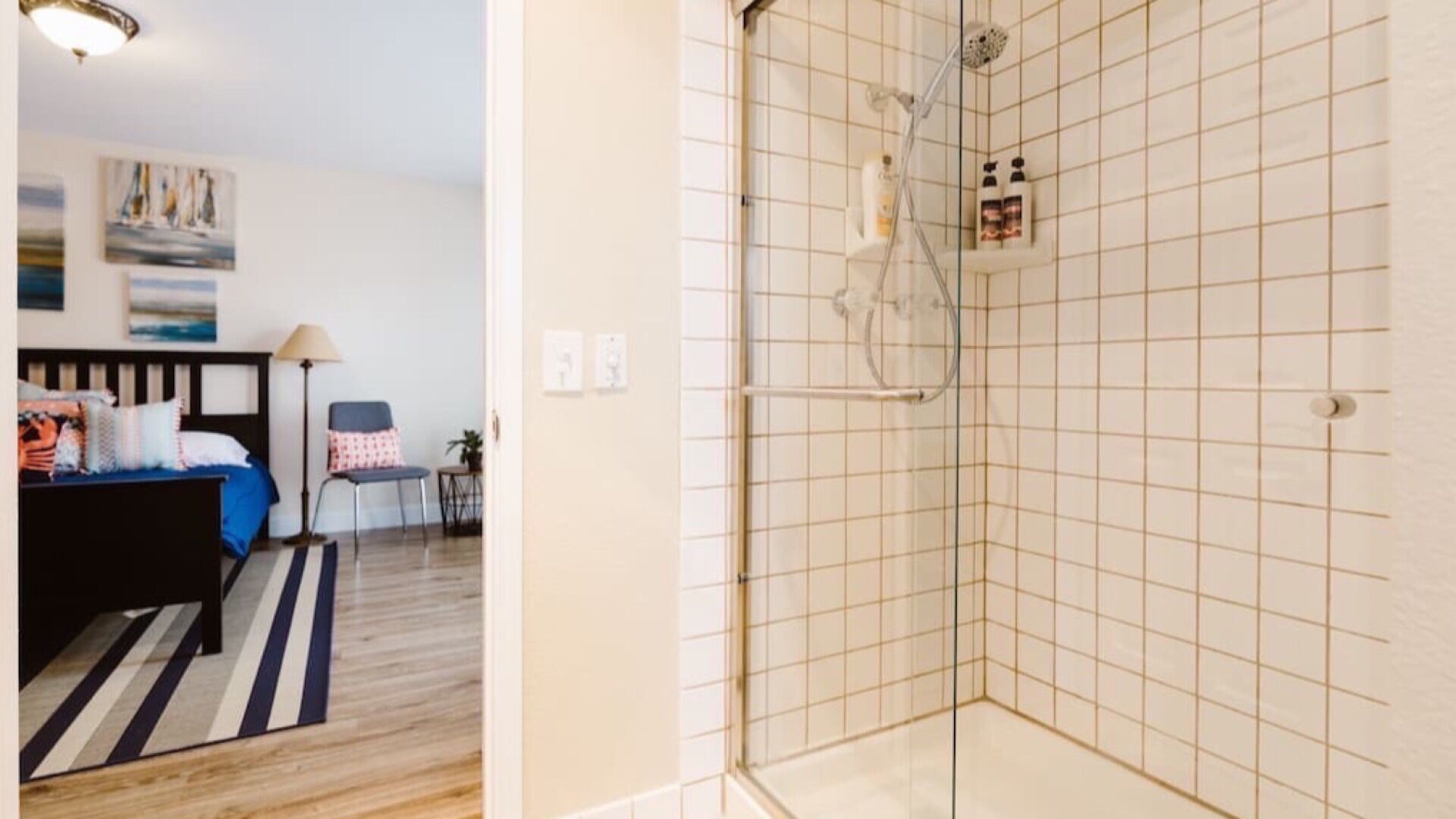 SUNNY SEASIDE BEAUTY