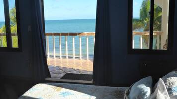 3 bedrooms, in-room safe, free WiFi, bed sheets