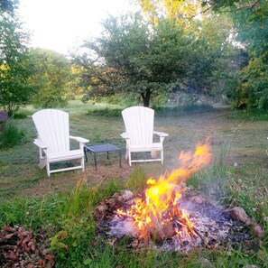 Property grounds - Picturesque School House Retreat (Meaford)