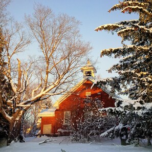 Exterior - Picturesque School House Retreat (Meaford)