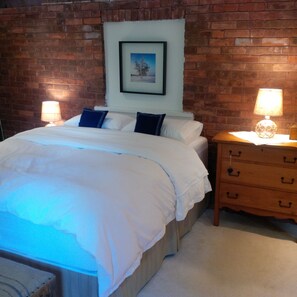 3 bedrooms, in-room safe, desk, iron/ironing board