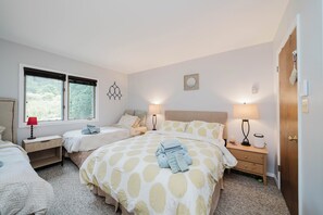 2 makuuhuonetta, työpöytä, silitysrauta/-lauta, ilmainen Wi-Fi