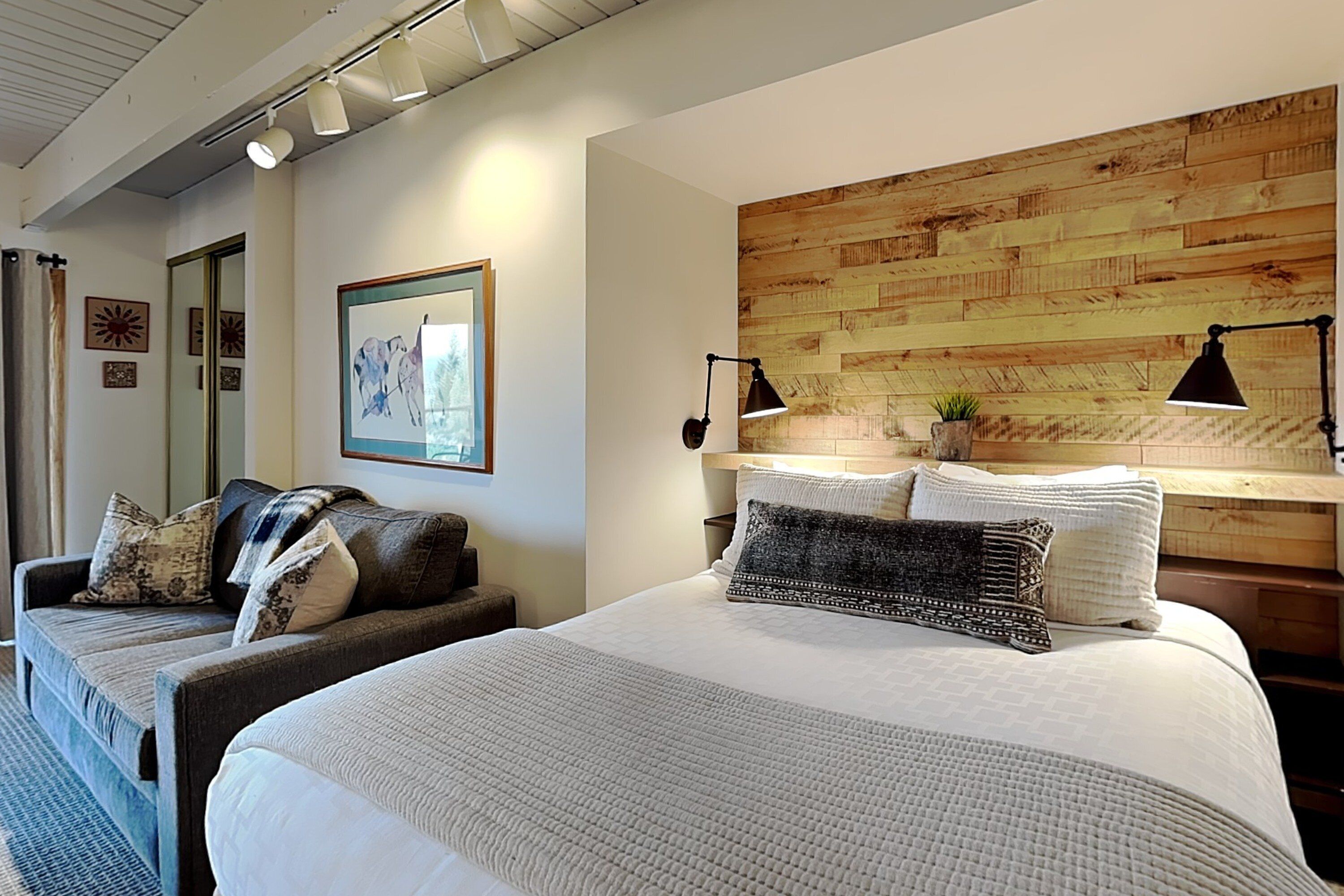 1 bedroom, iron/ironing board, travel crib, internet