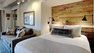 1 bedroom, iron/ironing board, travel crib, internet