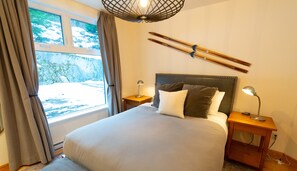 House - Modern Blueberry Condo, Private Hot Tub, BBQ, Best View in Whistler, Pool (Whistler)