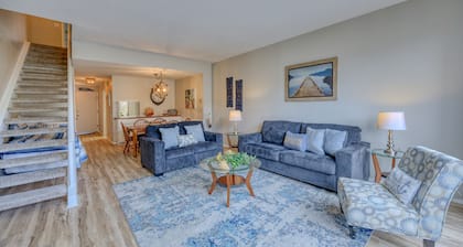 A13: Remodeled Bahia Vista 2 Bdr + 2.5 Bath Townhouse Style Condo with POOL