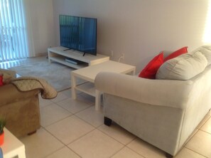 Smart TV, Netflix, Hulu, DVD player