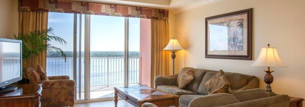 Téléviseur, lecteur de DVD, chaîne audio