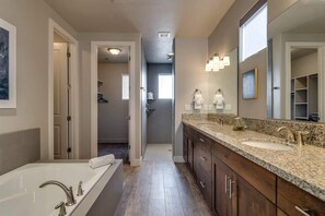 Shower, hair dryer, towels - PVZ 82| Pool, Slides & Zion Views * Patio dining (Santa Clara)