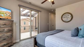 3 bedrooms, desk, iron/ironing board, travel crib