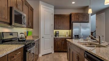 冰箱、微波炉、烤箱、炉灶