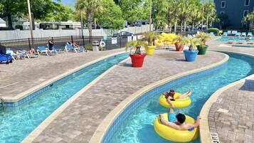 Een binnenzwembad, een verwarmd zwembad