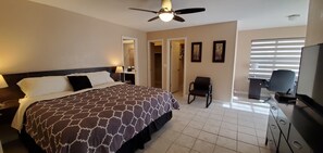 3 bedrooms, desk, iron/ironing board, WiFi