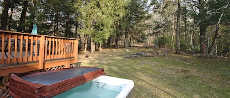 Outdoor spa tub