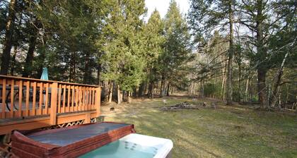 Great Lodge Poconos Log Cabin – Hot Tub, Game Room, Firepit + Free 4th Night