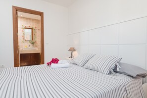 3 chambres, fer et planche à repasser, Wi-Fi gratuit, draps fournis