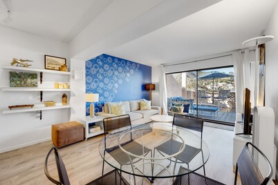 C58 - Beautiful 1B Condo w/ OCEAN VIEW, POOL & BBQ