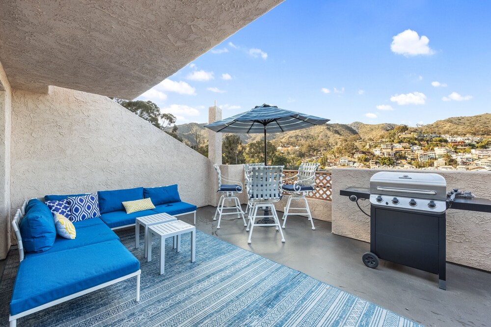 C58 - Bahia Vista Condo + Contemporary Decor + Balcony + Ocean Views + WIFI