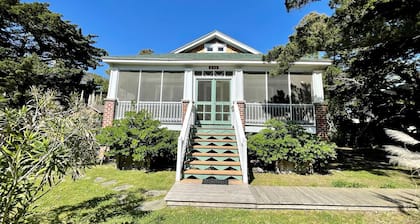Mattie Midgette Cottage: un sabor de Ocracoke viejo, comodidades modernas