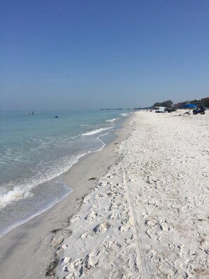 Beach nearby, sun loungers, beach towels