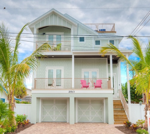 Blue Water Beach House:  5+ bdrm, 4.5 bath, Heated Pool/spa, 1.5 blocks to beach