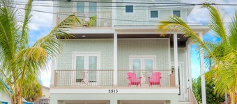 Blue Water Beach House:  5+ bdrm, 4.5 bath, Heated Pool/spa, 1.5 blocks to beach