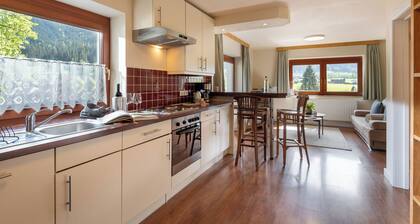 Brandstadl huoneisto 2 kahden hengen huonetta, (nukkuu 4-6). 2 kylpyhuonetta