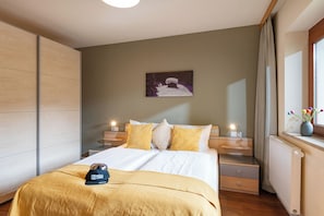 2 habitaciones, tabla de planchar con plancha, wifi y ropa de cama 