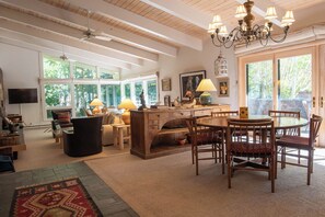 Dining - Saddle Rd Home 104 -Private Garage, Big Yard, Sun Valley Resort Amenities (Sun Valley)