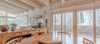 Omakotitalo, jolla on suuri piha ja Sun Valley -hotellin mukavuudet