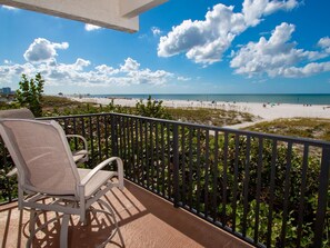 Surfside Condos 204 Luxurious Beachfront Getaway in Clearwater Beach