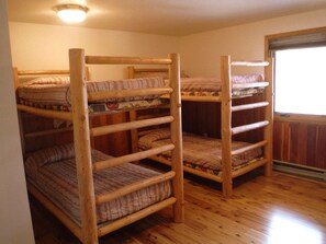 4 bedrooms, iron/ironing board, WiFi, bed sheets - Rustic Mountain Condo (Whitefish)