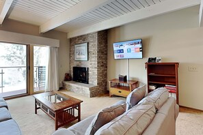 Fernseher, Kamin, DVD-Player, Tischtennisplatte