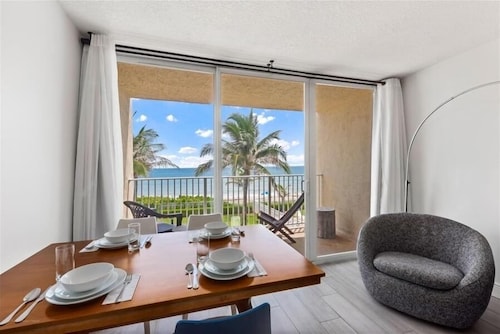 Beach Condo/ High-End Finishes/ Island Beach Resort/No Cleaning Fee/ Condo 302