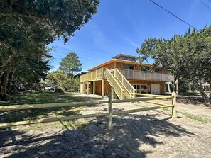 Exterior - Jonathan Livingston Seagull:  Dog friendly single story home. (Ocracoke)