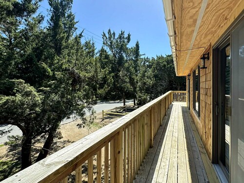 Jonathan Livingston Seagull:  Dog friendly single story home.