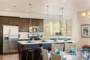 Fridge, microwave, oven, stovetop - PVZ 33|Steps to Pools *Misters* Pool/Mtn PatioView (Santa Clara)