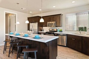 Fridge, microwave, oven, stovetop - PVZ 33|Steps to Pools *Misters* Pool/Mtn PatioView (Santa Clara)