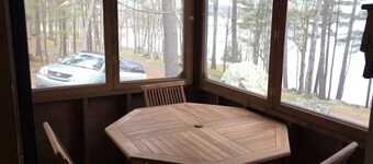 Family Friendly Updated Waterfront Cottage