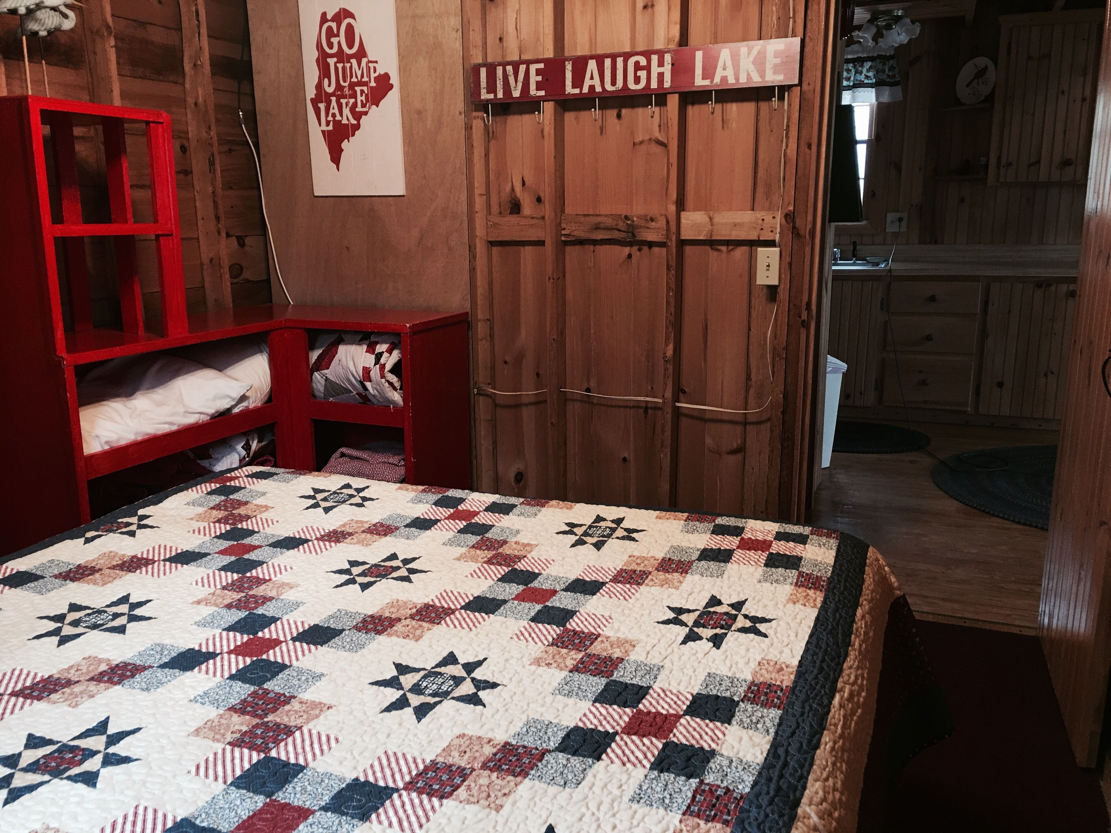 Family Friendly Updated Waterfront Cottage