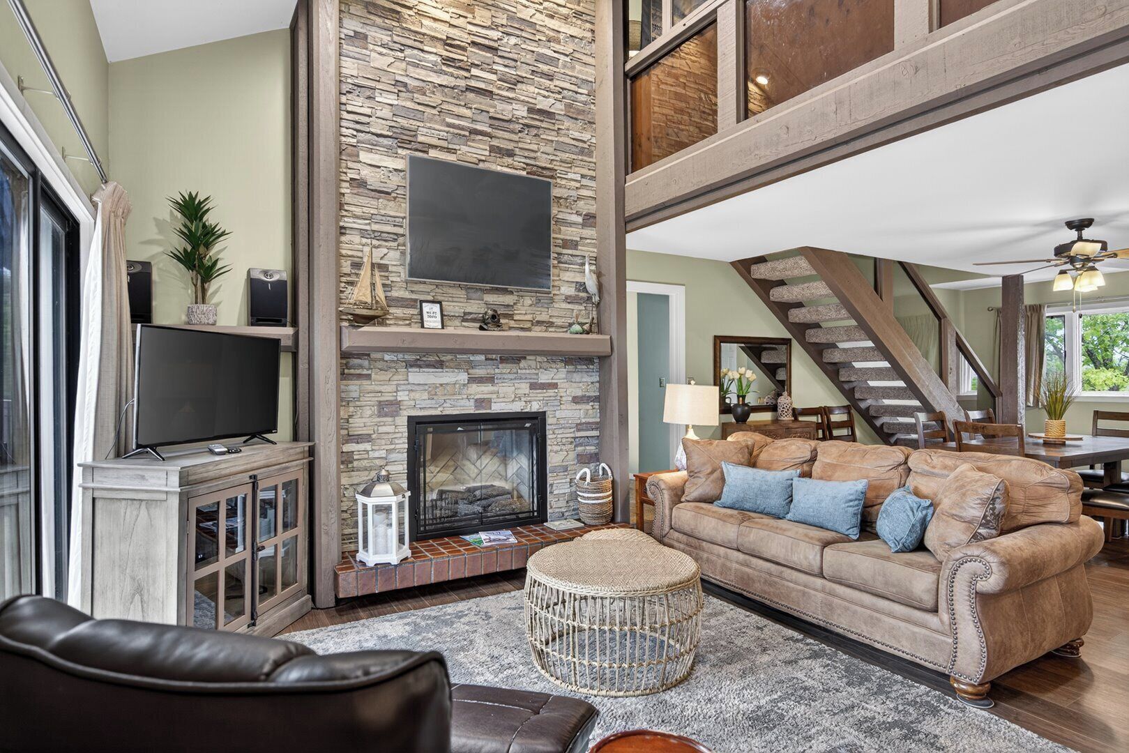 Smart TV, fireplace, DVD player