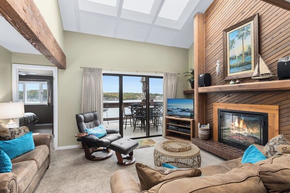 Smart TV, fireplace, DVD player