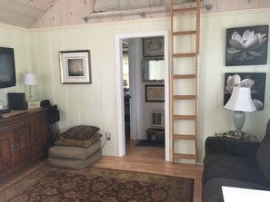 Living area - Walk To The Beaches Or Swim In The Pool (South Yarmouth)