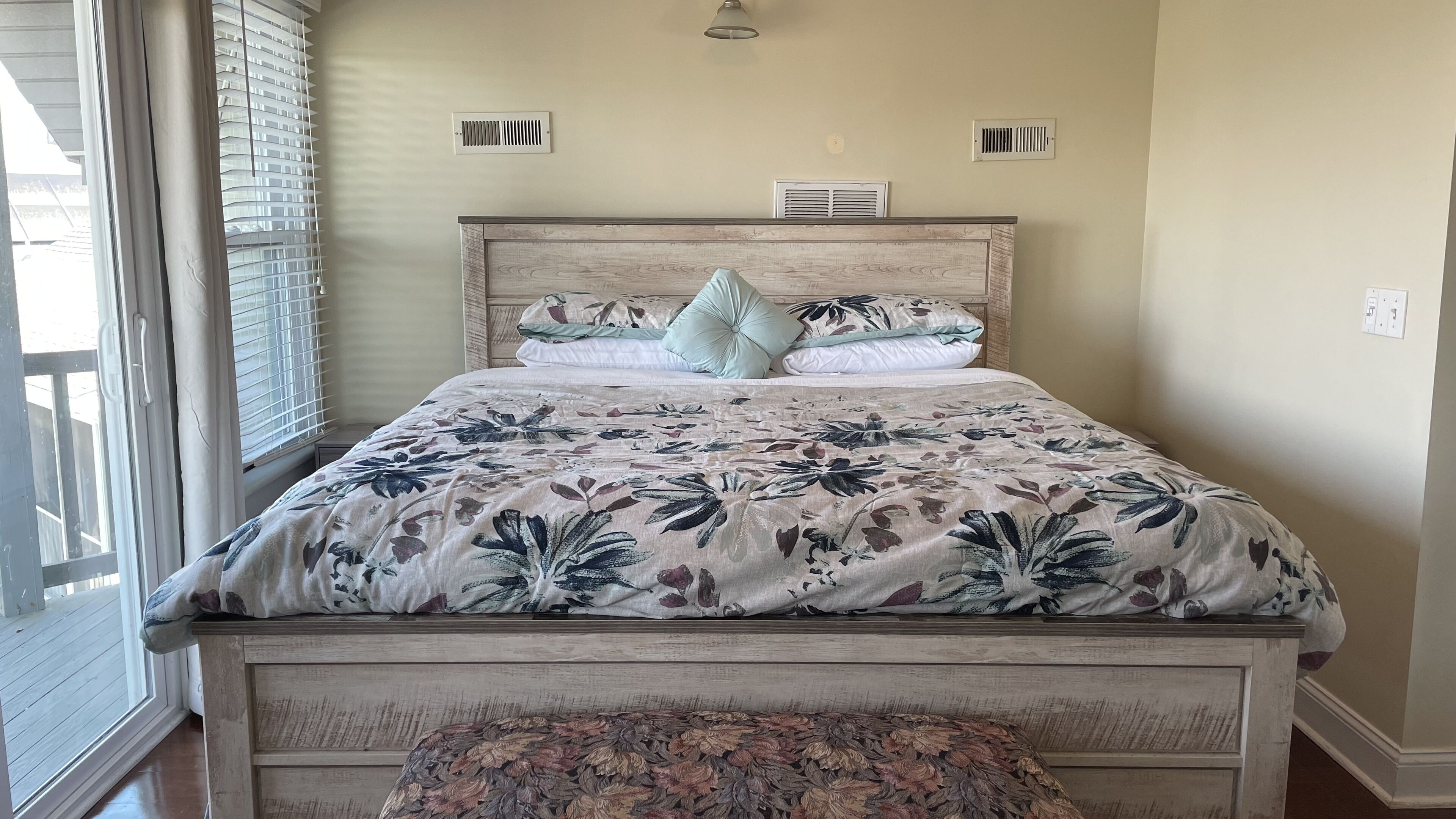 3 quartos, ferros/tábuas de passar roupa, Wi-Fi, roupa de cama