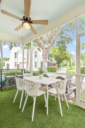 屋外ダイニングエリア