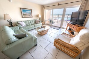 Fernseher, Bücher, Videothek