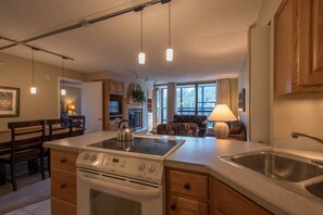 Fridge, microwave, oven, stovetop - Great mountain views steps from the lifts, 2 master bedrooms (Copper Mountain)