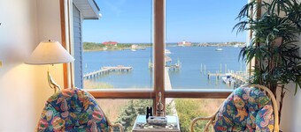 Pirate's Quay 3 North: Incredible harbor views and sunsets. Docking.